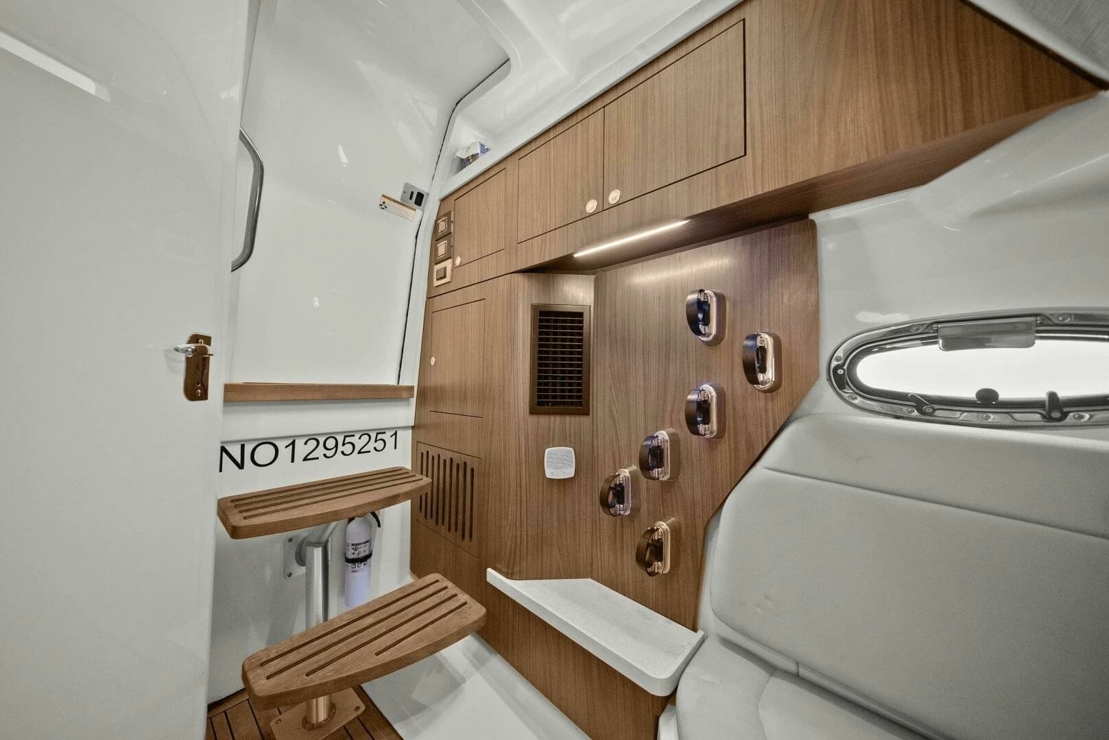 2019 Boston Whaler 380 Outrage - Image 16