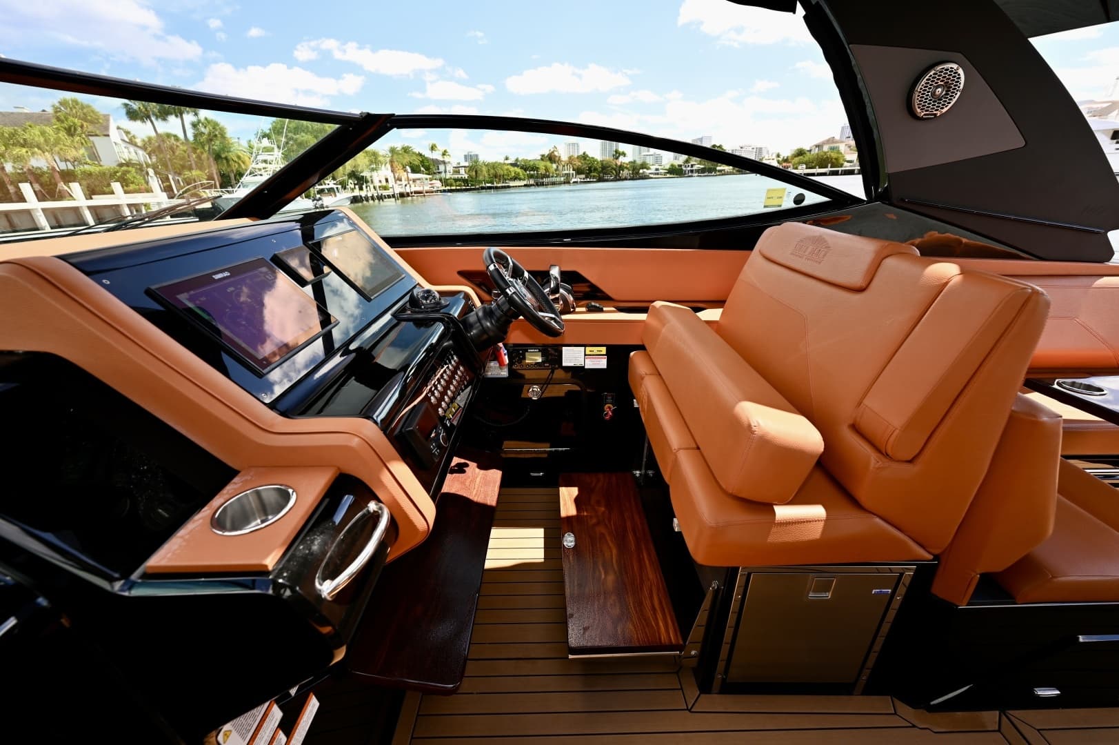 2022 Cruisers Yachts 38 GLS OB - Image 15