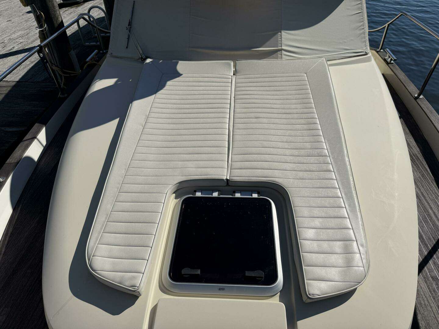 2013 Greenline 33 - Image 9