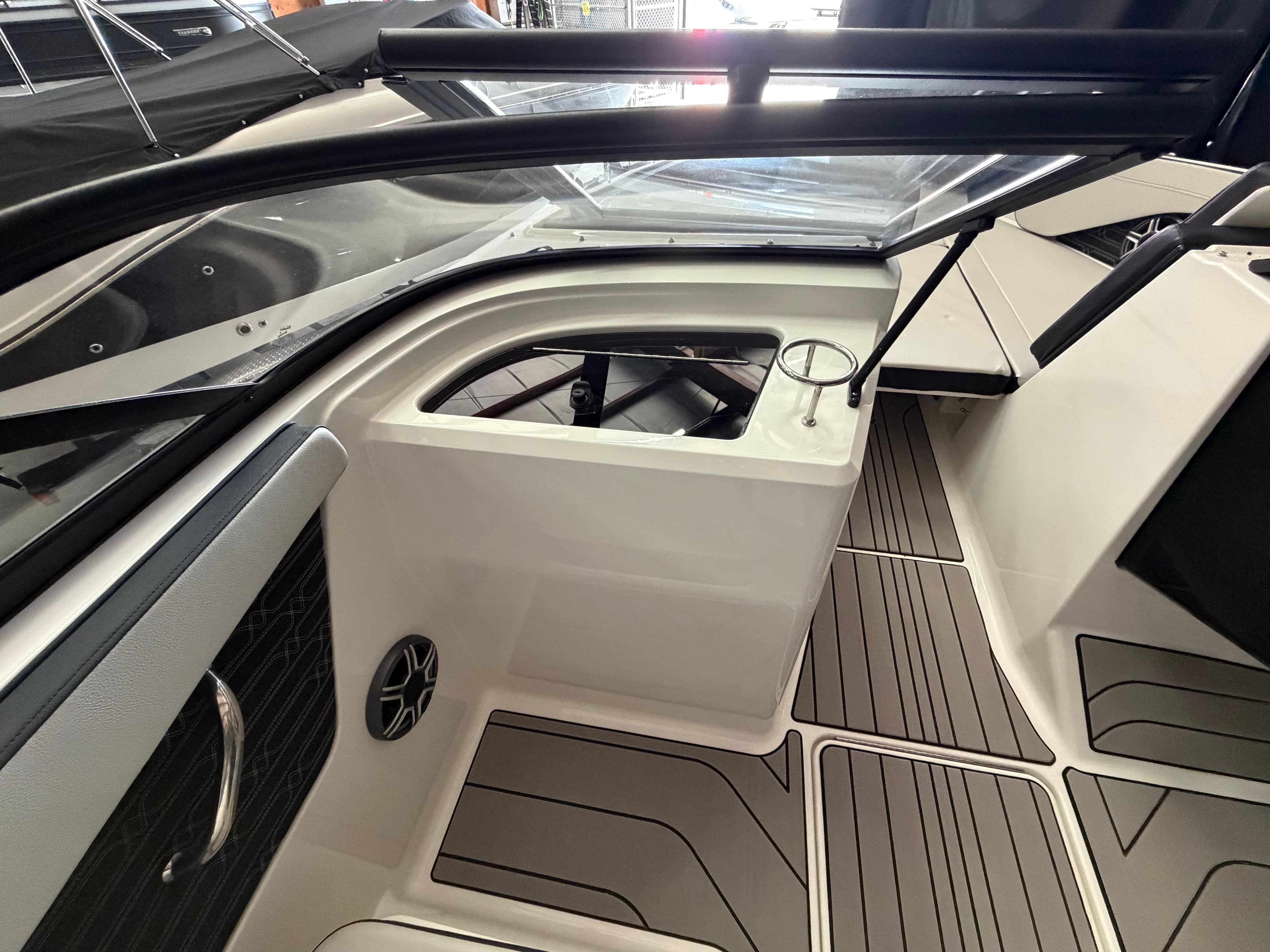 2026 Sea Ray SPX 210 - 32