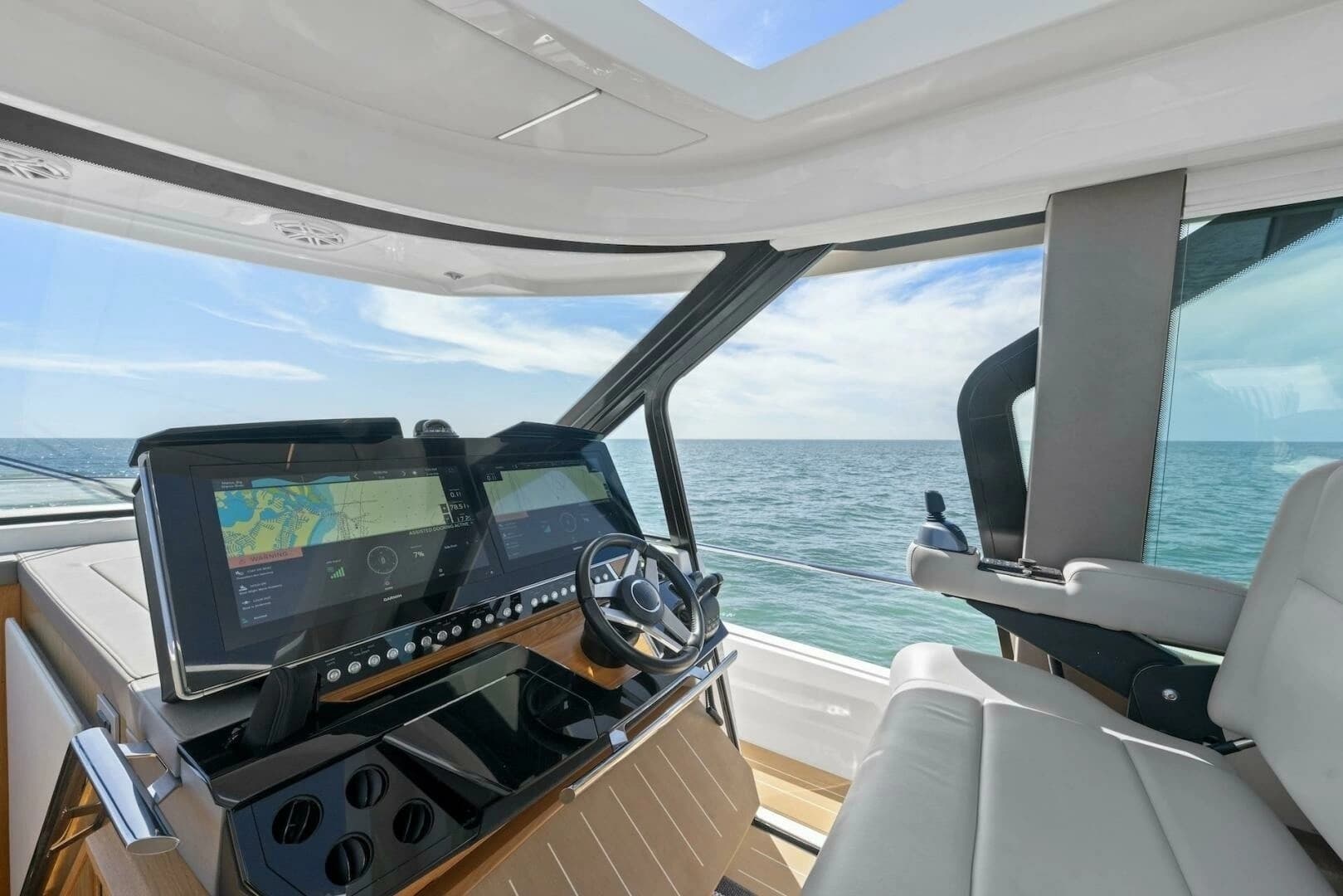 2023 Tiara Yachts EX 60 - Image 15