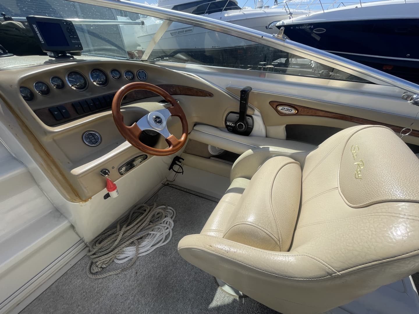 2000 Sea Ray 230 Signature - Image 11