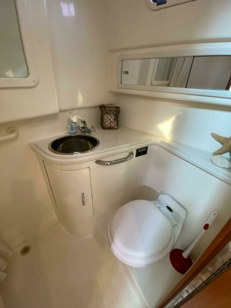 2001 Cabo 35 Express - Image 27