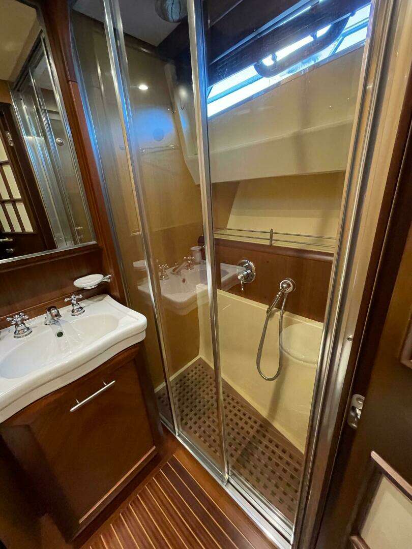 2006 Mochi Craft 74' Dolphin - Image 58