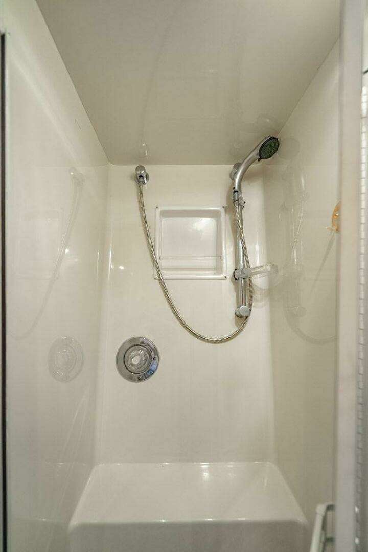 1999 Viking 55 Convertible - Image 112