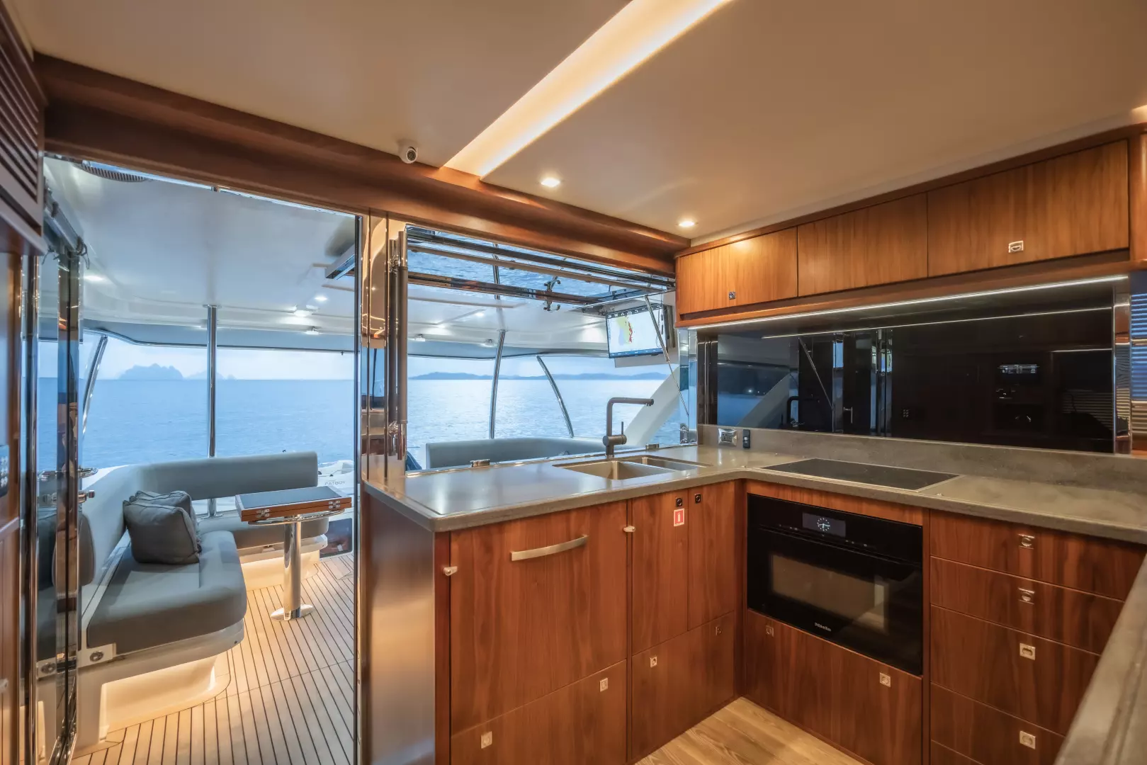 2019 Riviera 68 Sport Motor Yacht - Image 18