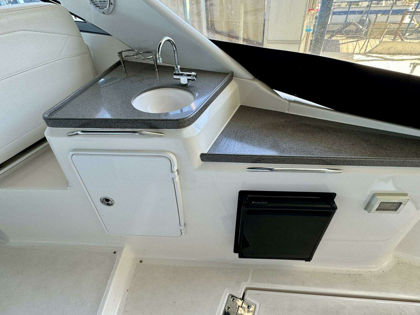 2006 Regal 3360 Window Express - Image 11