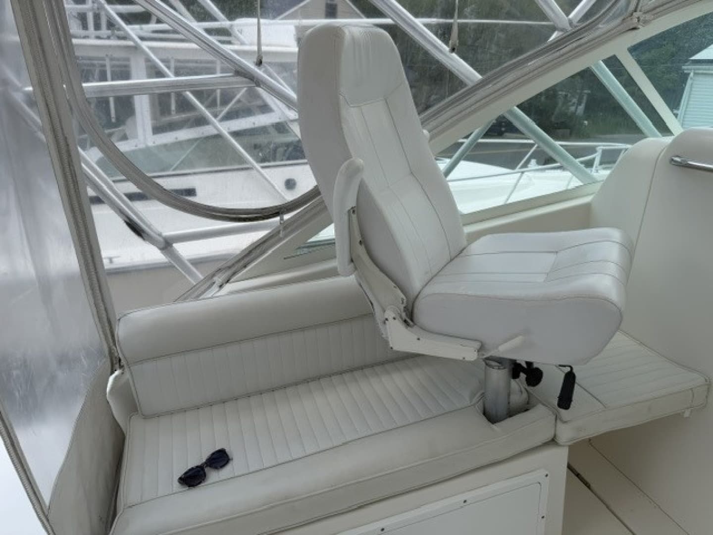 1996 Cabo 31 Express - Image 46