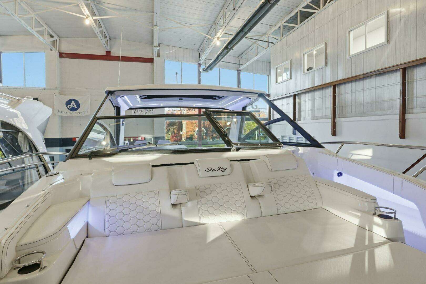 2019 Sea Ray 320 - Image 19