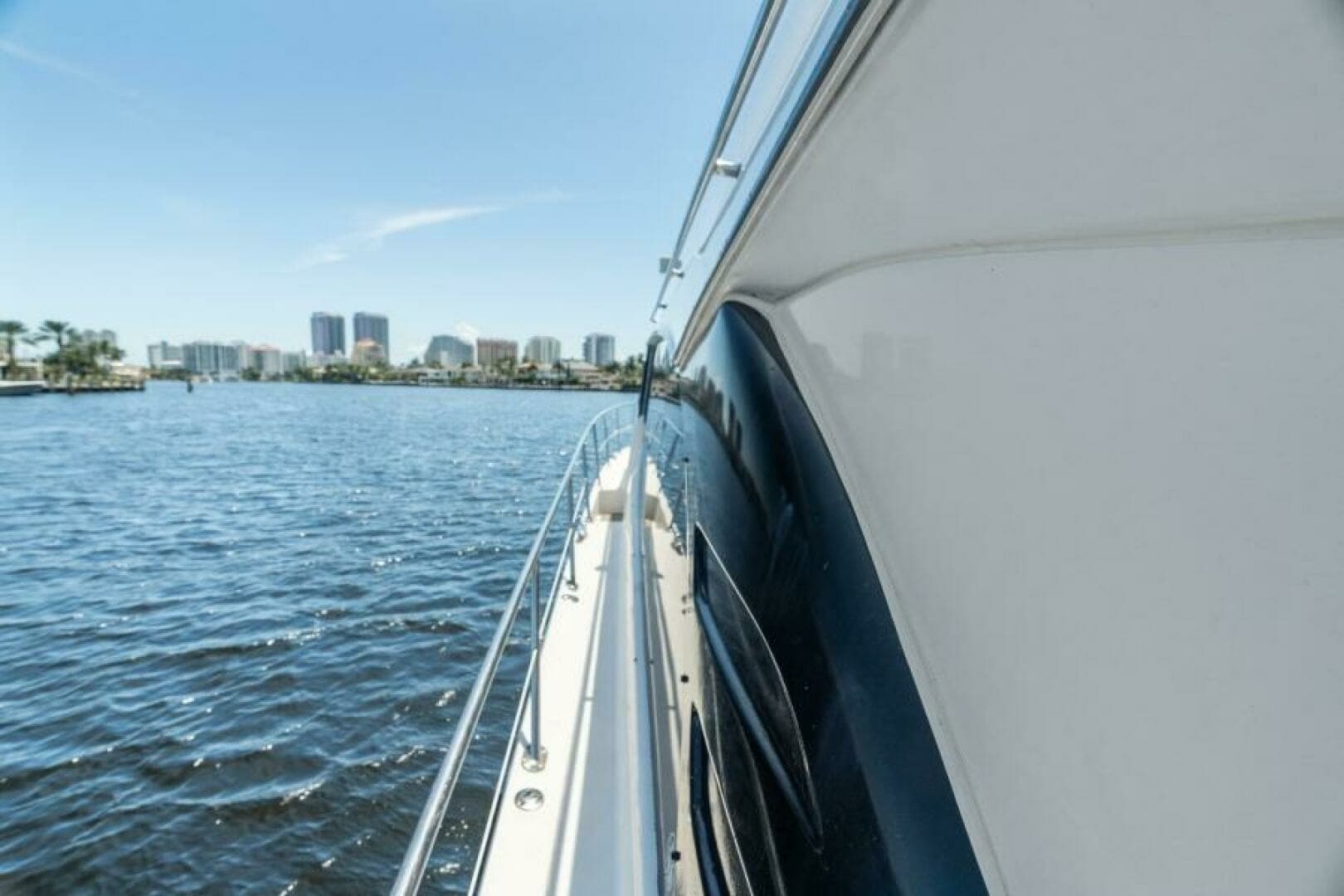 2001 Sea Ray 540 Cockpit Motor Yacht - Image 43