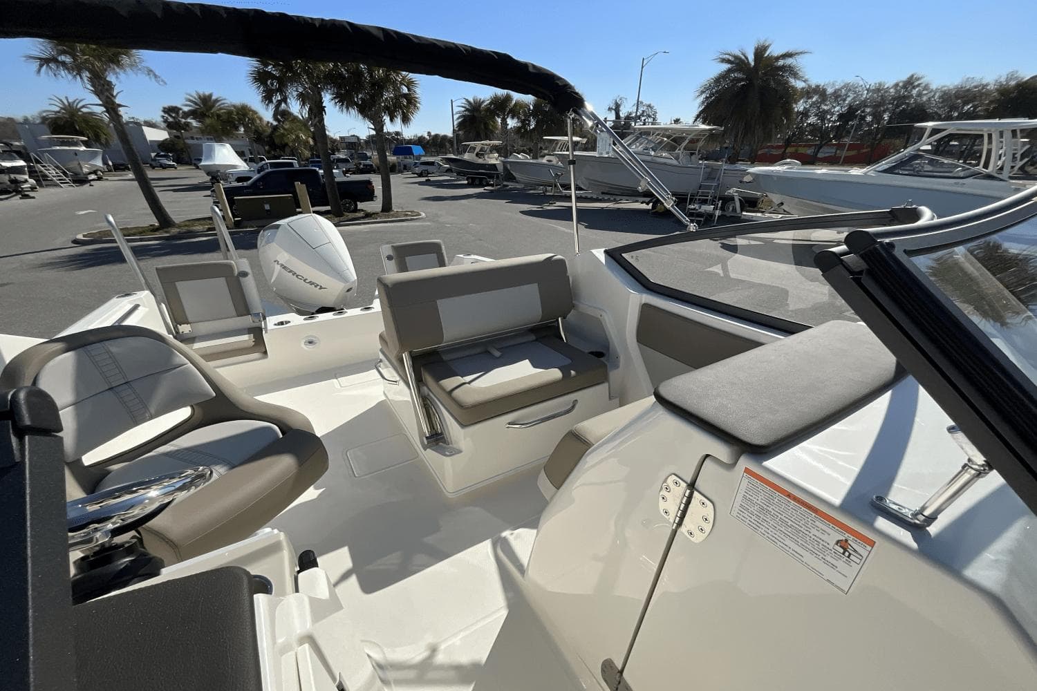 2025 Boston Whaler 210 Vantage - 24