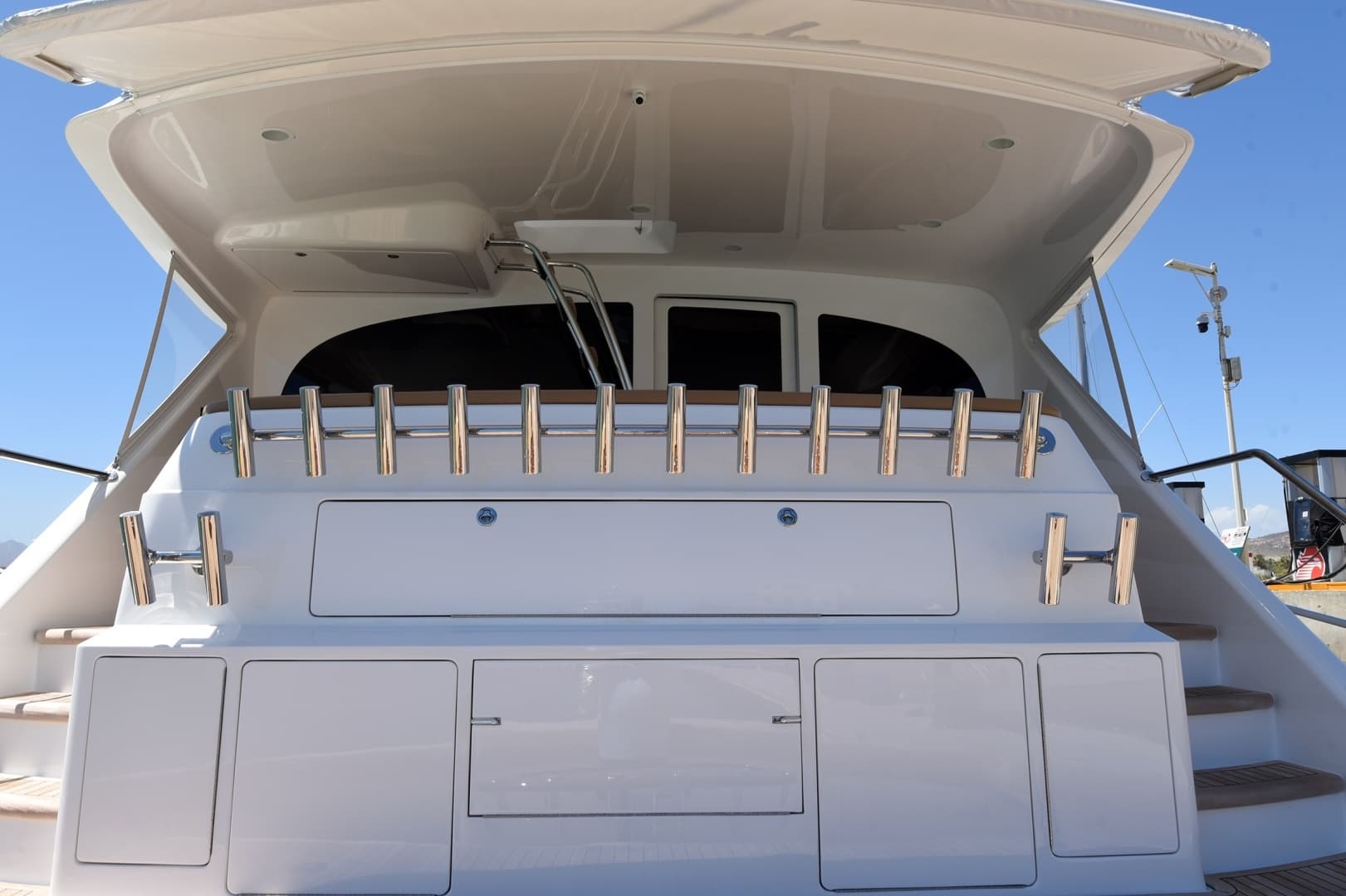 2024 Viking 90 Skybridge - Image 34