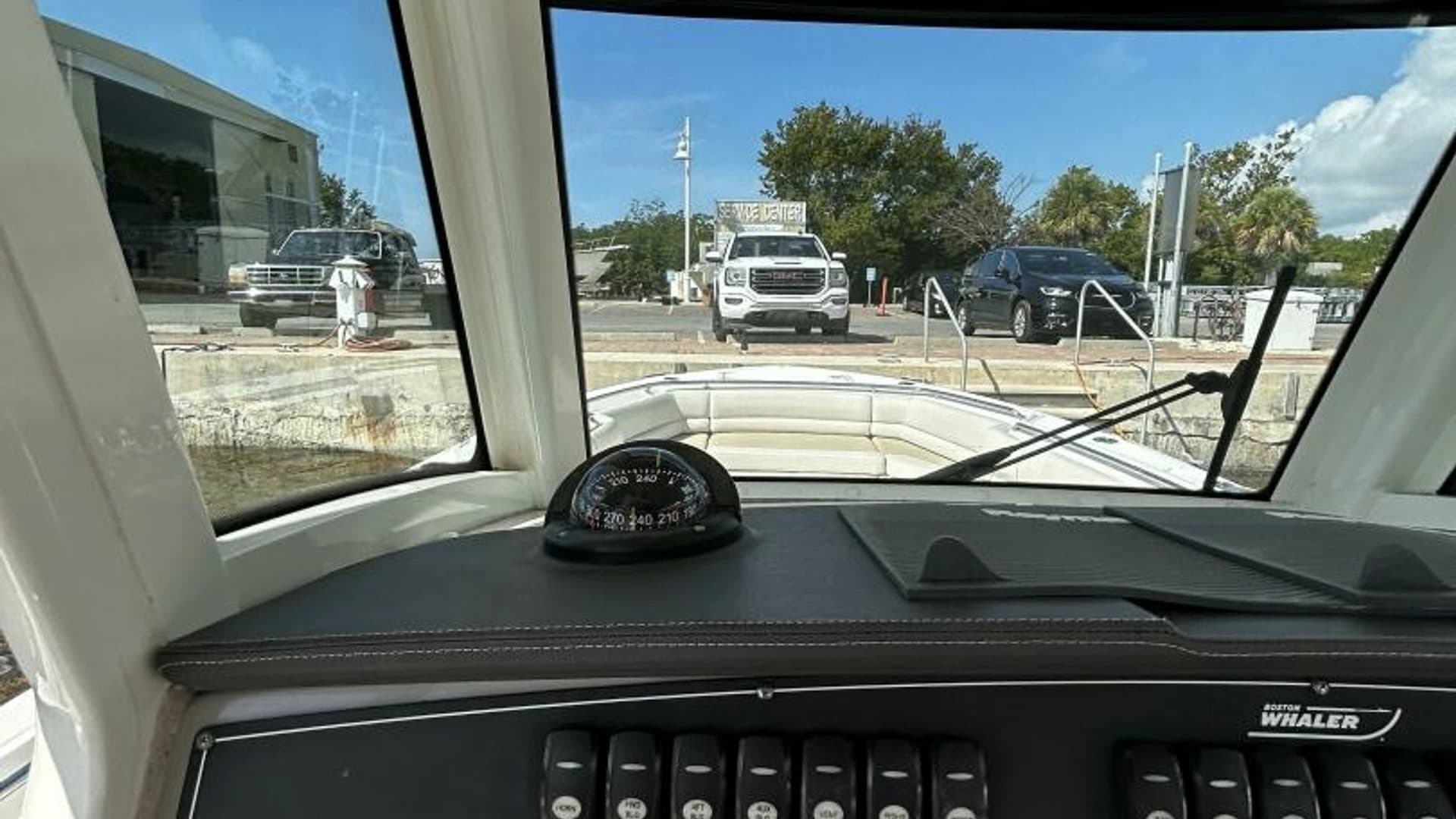 2017 Boston Whaler 330 Outrage - Image 11