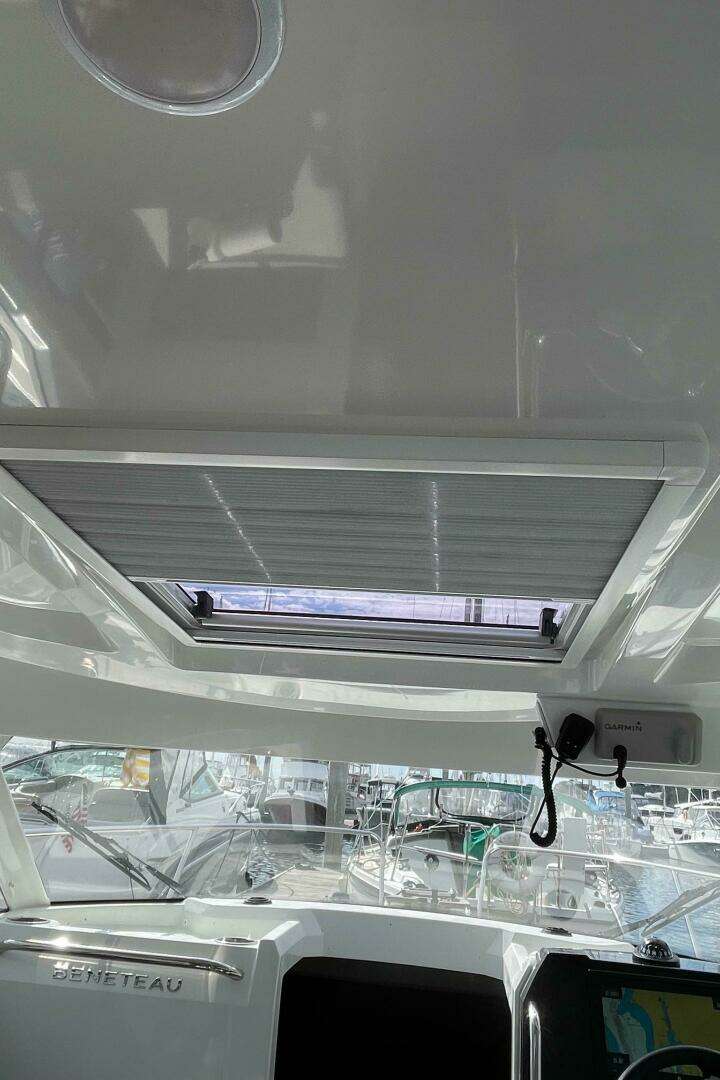 2023 Beneteau Antares 8 - Image 27