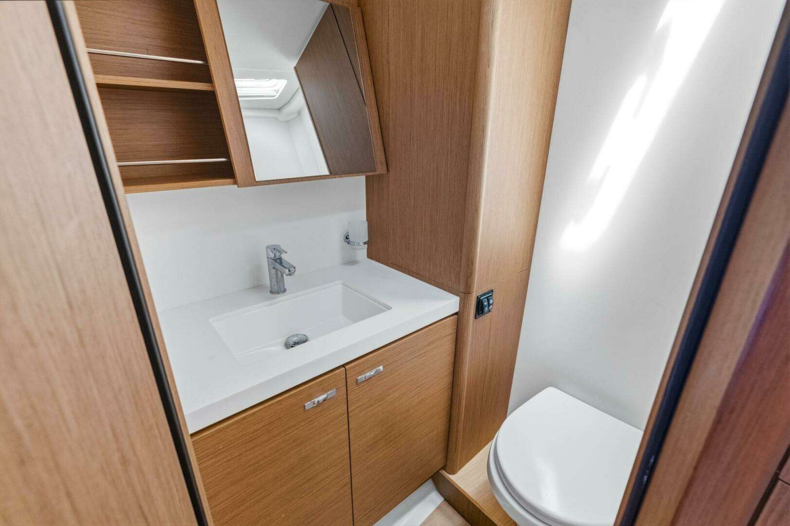 2024 Beneteau Oceanis Yacht 54 - Image 44
