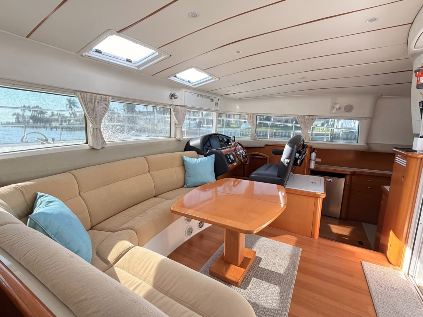 2005 Lagoon Power 43 - Image 24