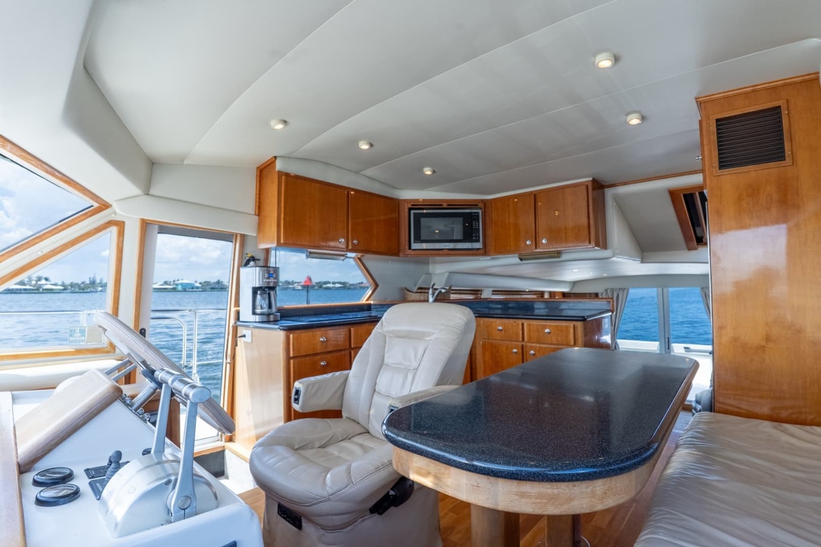 2003 Navigator 5700 - Image 38