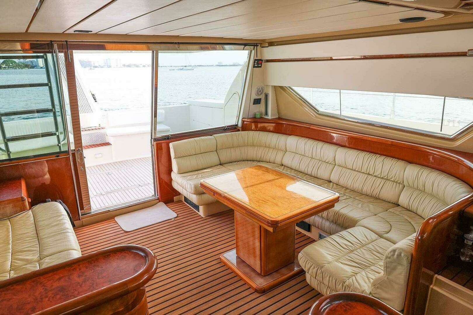 1998 Ferretti Yachts 55 Motor Yacht - Image 13