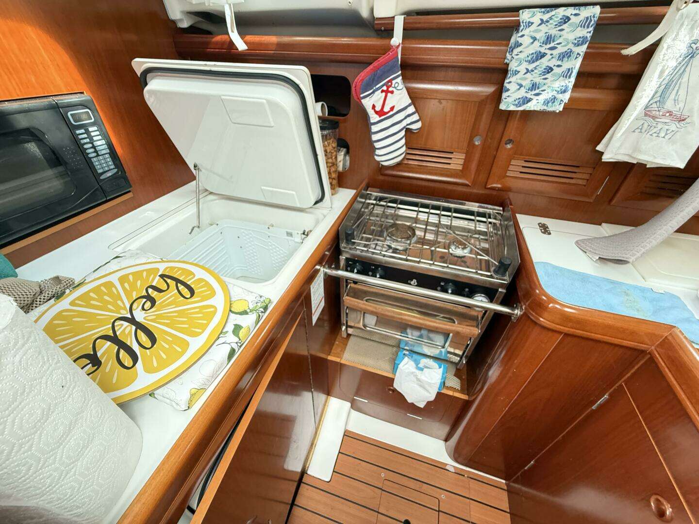 2003 Beneteau 361 - Image 25