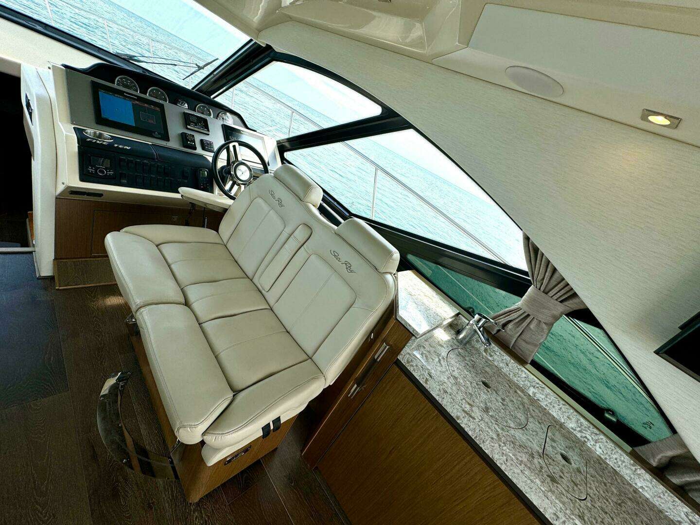 2017 Sea Ray 510 Sundancer - Image 59