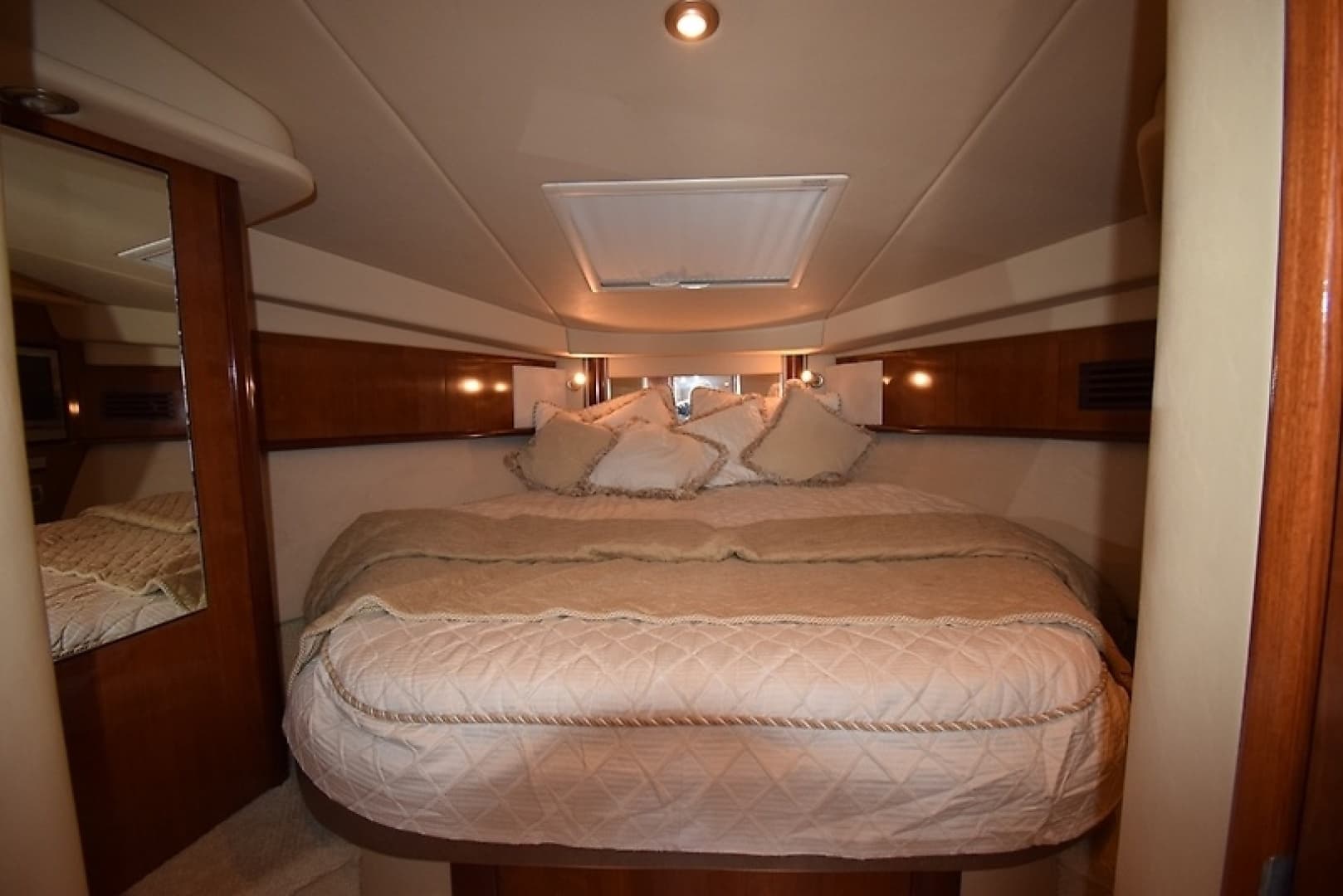2004 Sea Ray 390 Sundancer - Image 31