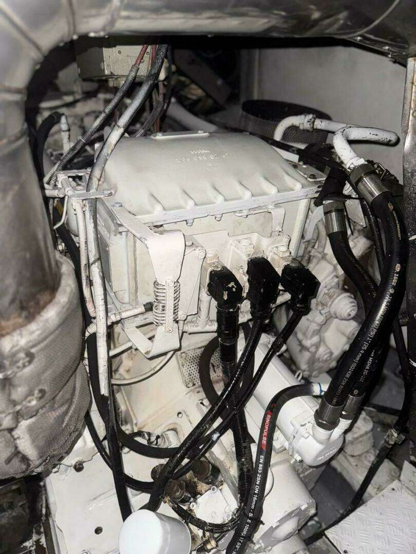 2001 Azimut 68 Plus - Image 33