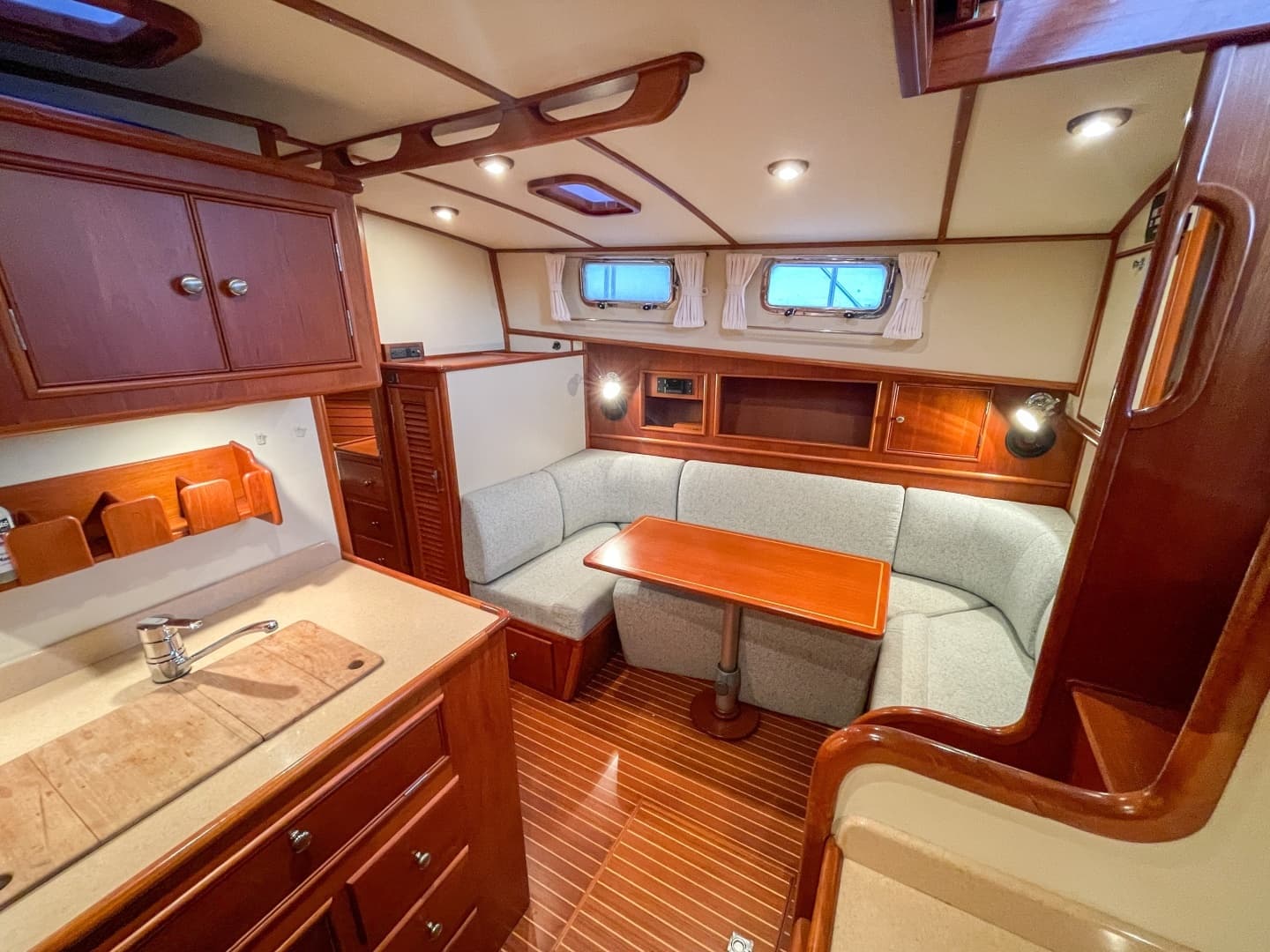 2001 Grand Banks Eastbay 38 HX - Image 28