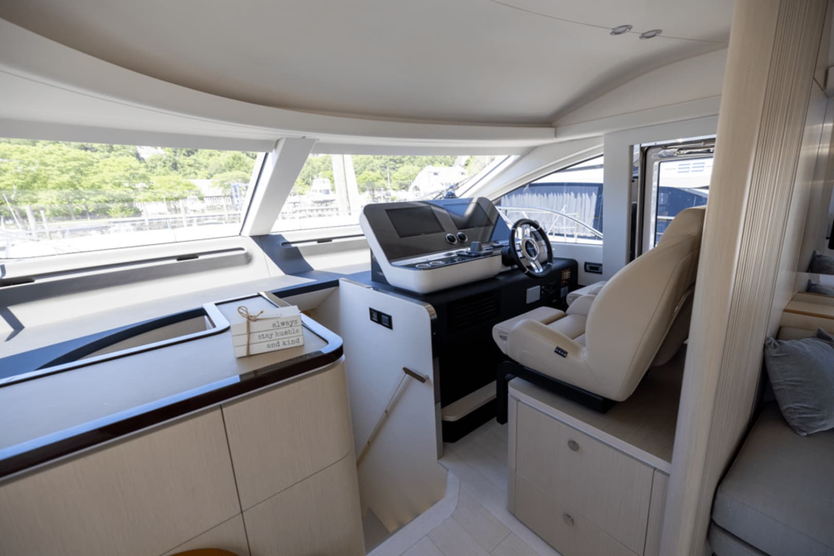 2025 Azimut Fly 68 - Image 28