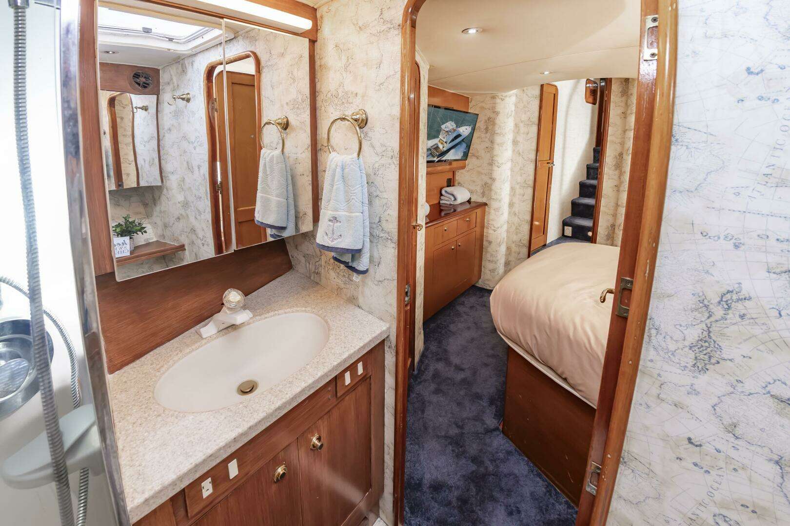 2001 Ocean Yachts 52 SUPER SPORT - Image 42
