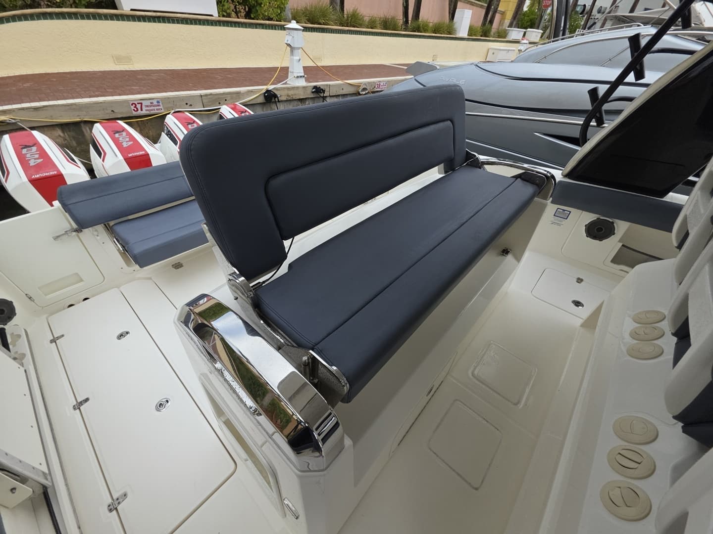 2021 Boston Whaler 420 Outrage - Image 31
