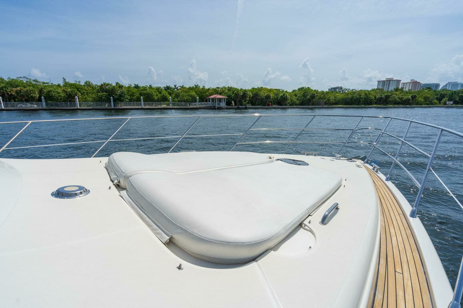 2009 Azimut 62E - Image 8