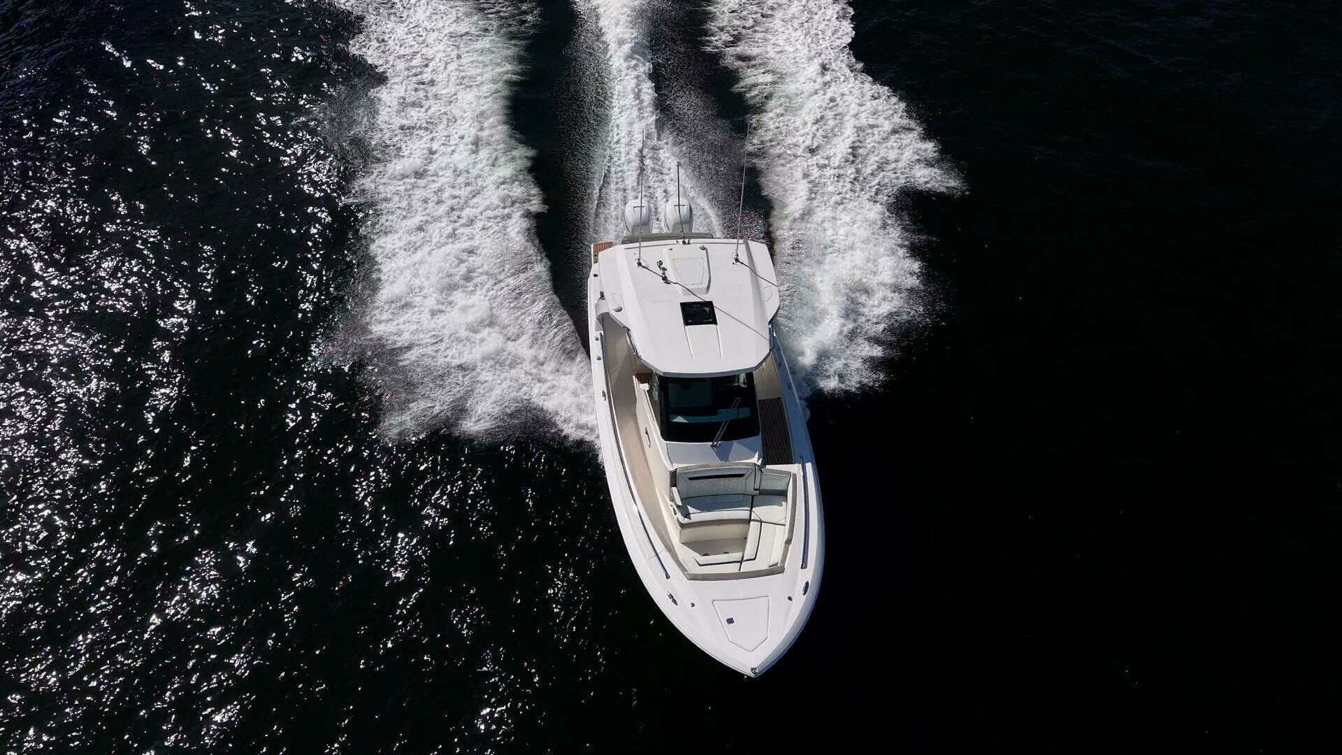 2023 Tiara Yachts 34LS - Image 17
