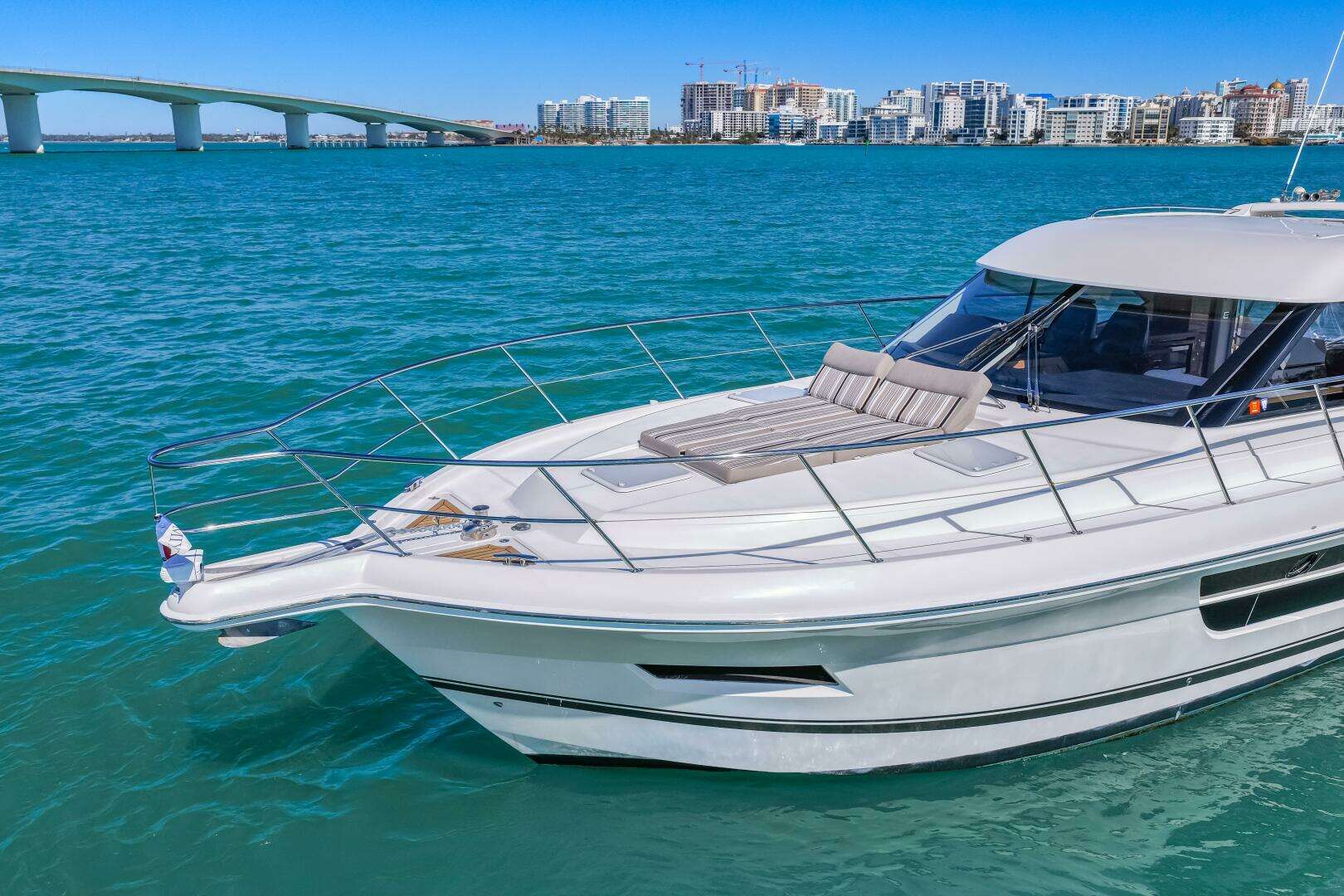 2016 Riviera 5000 Sport Yacht - Image 17