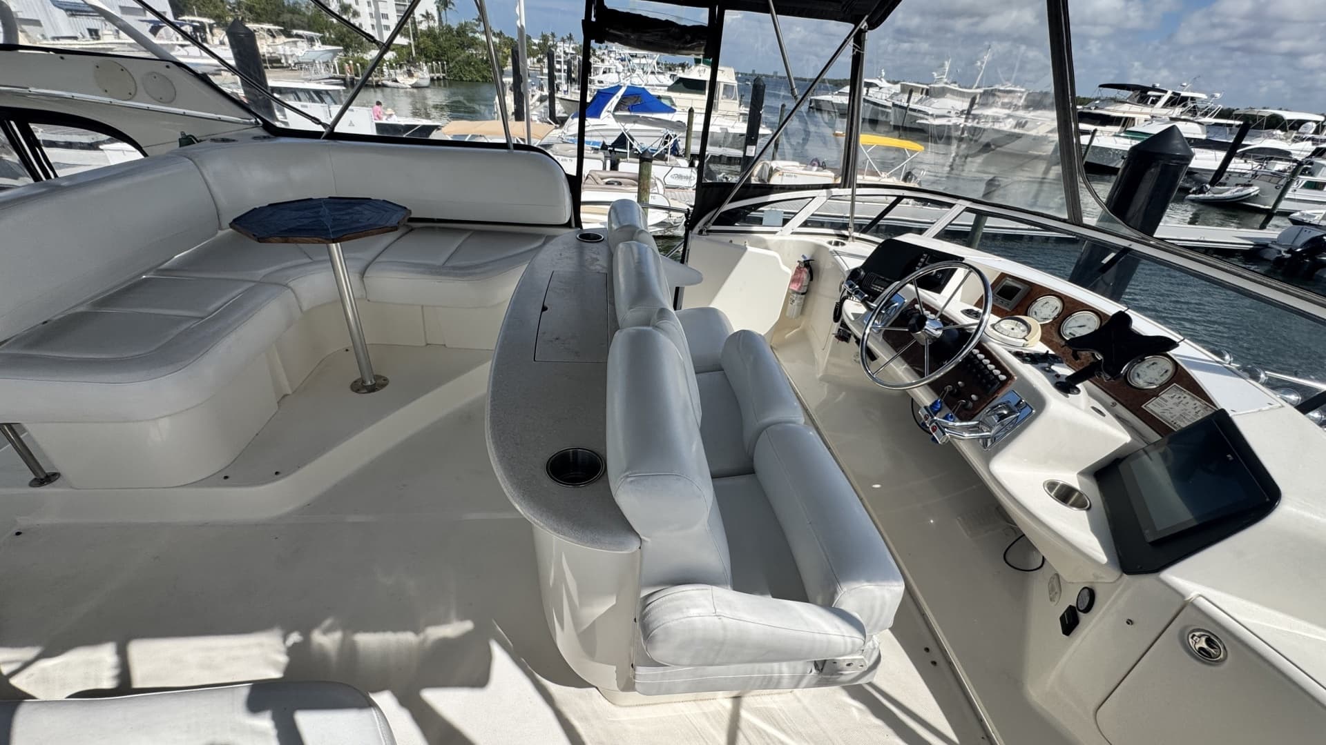 2003 Silverton 43 Motor Yacht - Image 23