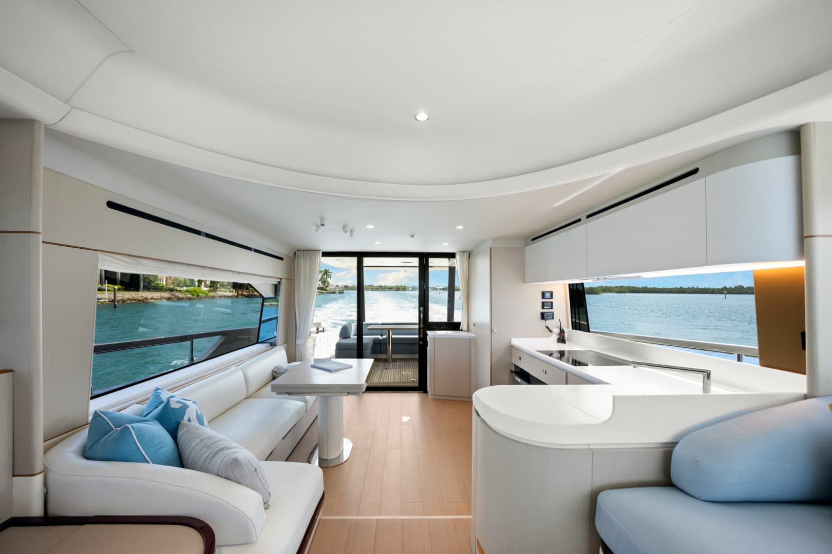 2025 Azimut 68 FLY - Image 24