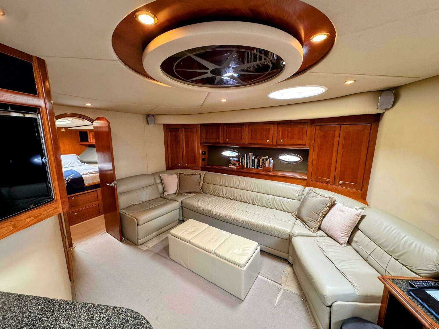 2005 Cruisers Yachts 540 Express - Image 40