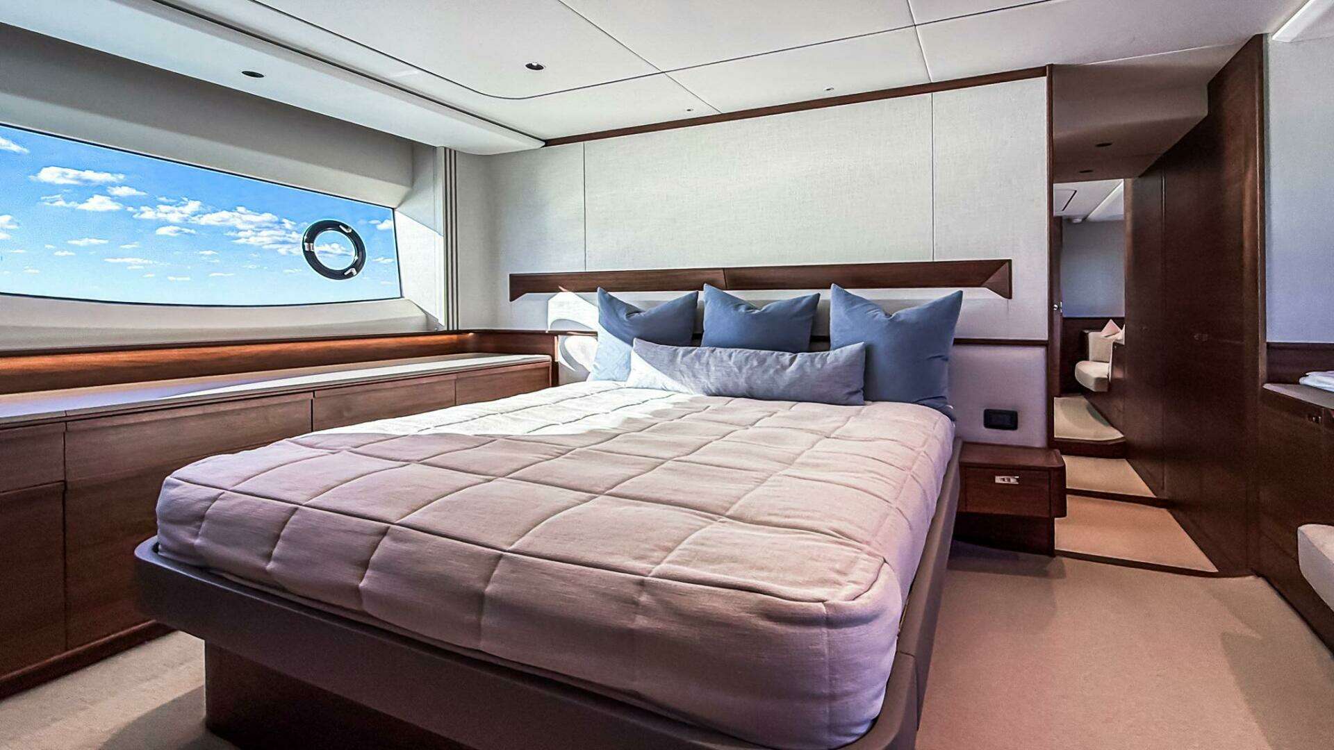 2026 Princess S65 Sportbridge - Image 55