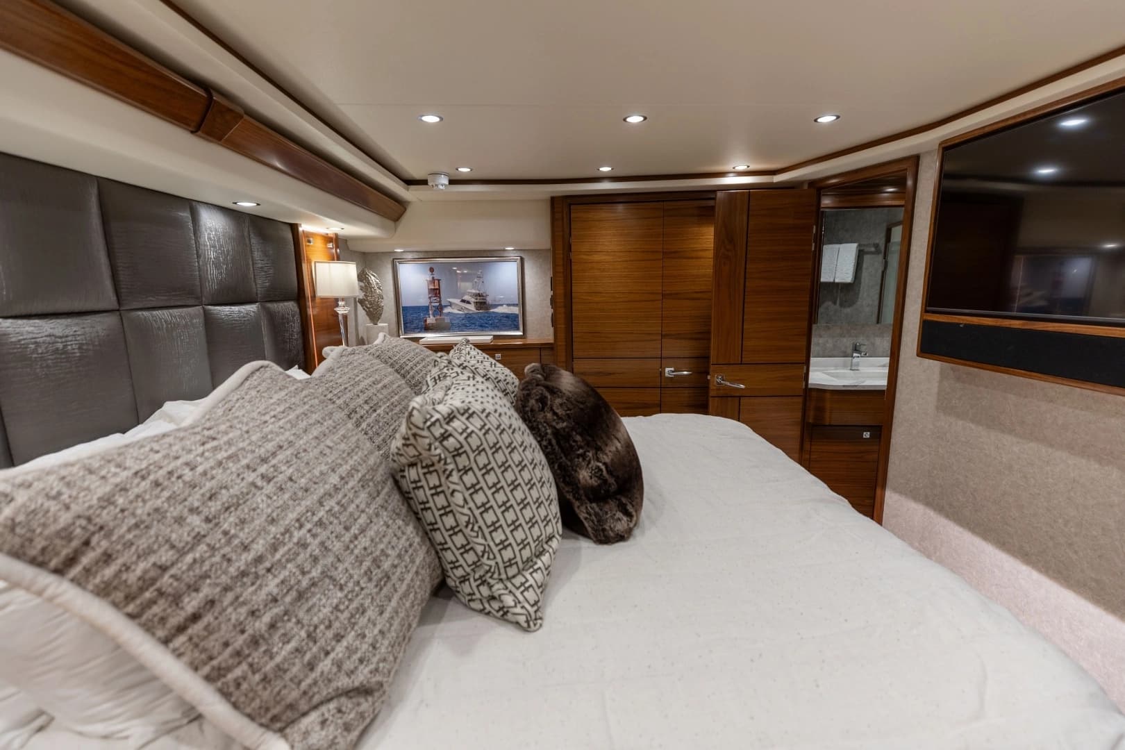 2023 Viking 72 Convertible - Image 36