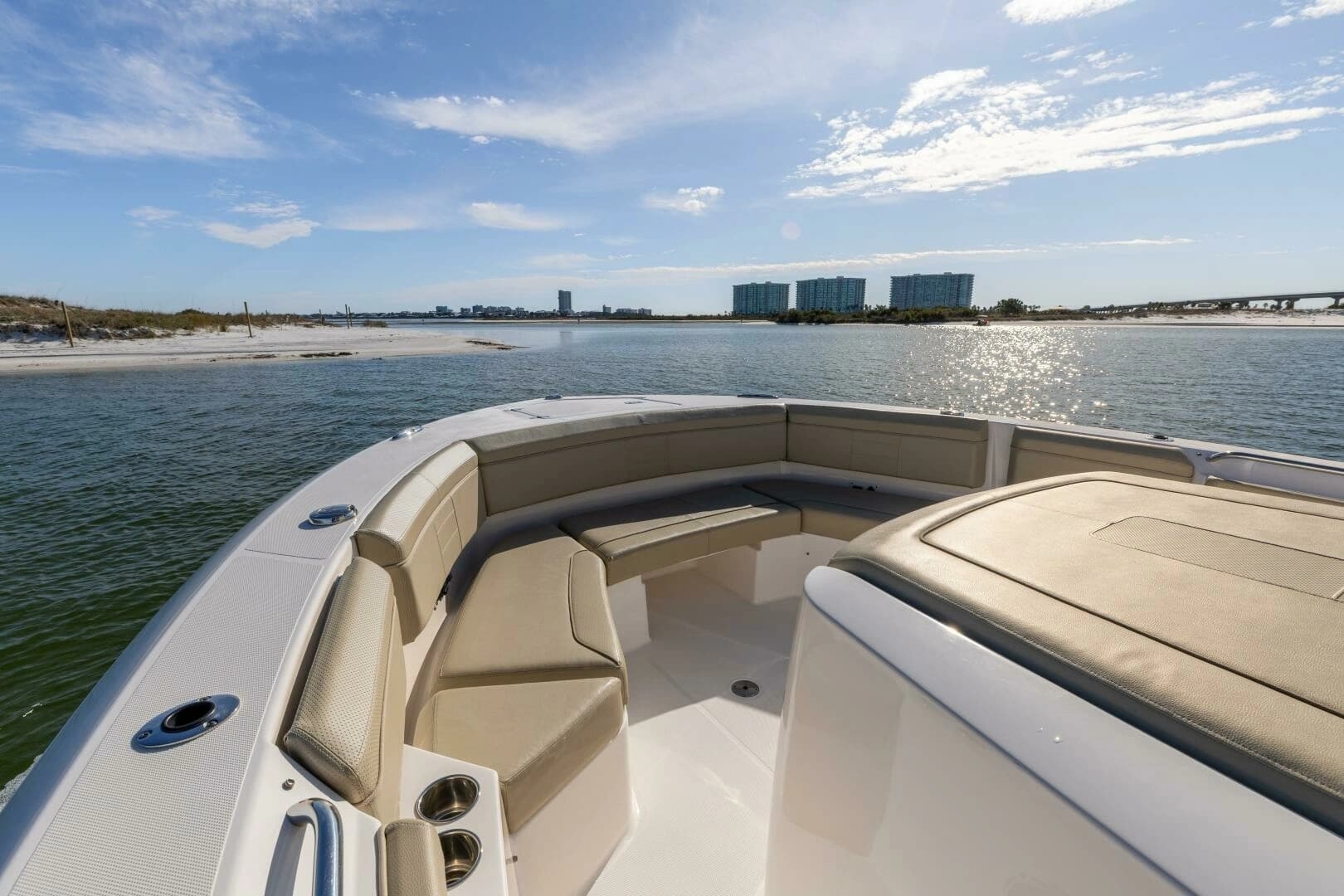 2019 Pursuit S 368 - Image 16