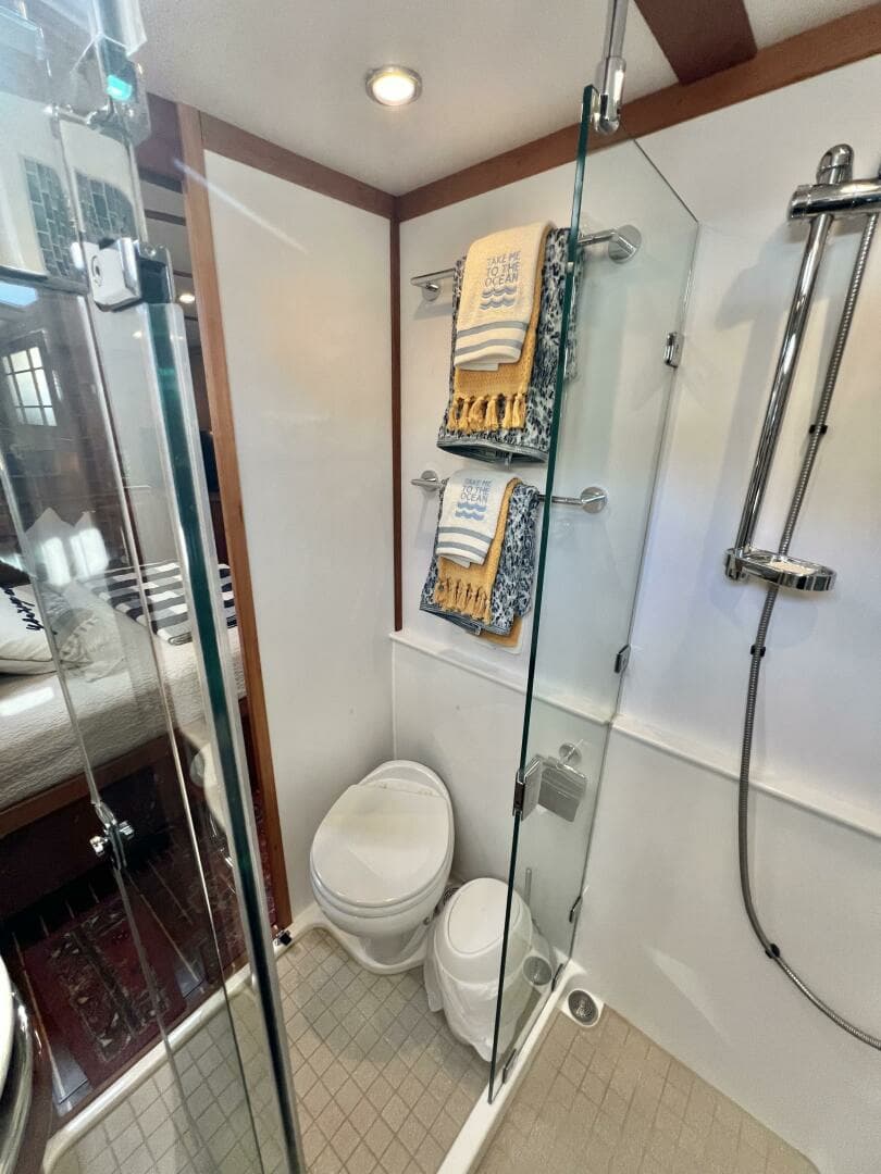 2017 Sabre 48 Salon Express - Image 45