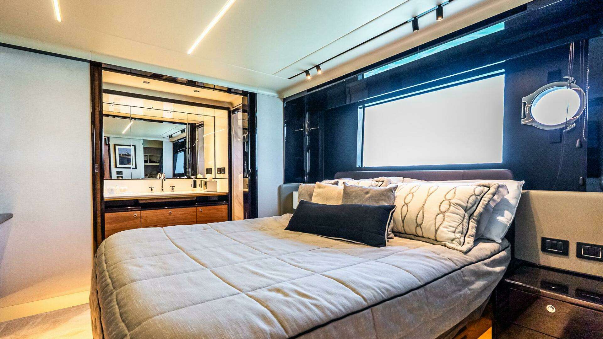 2022 Absolute 64 Navetta - Image 92