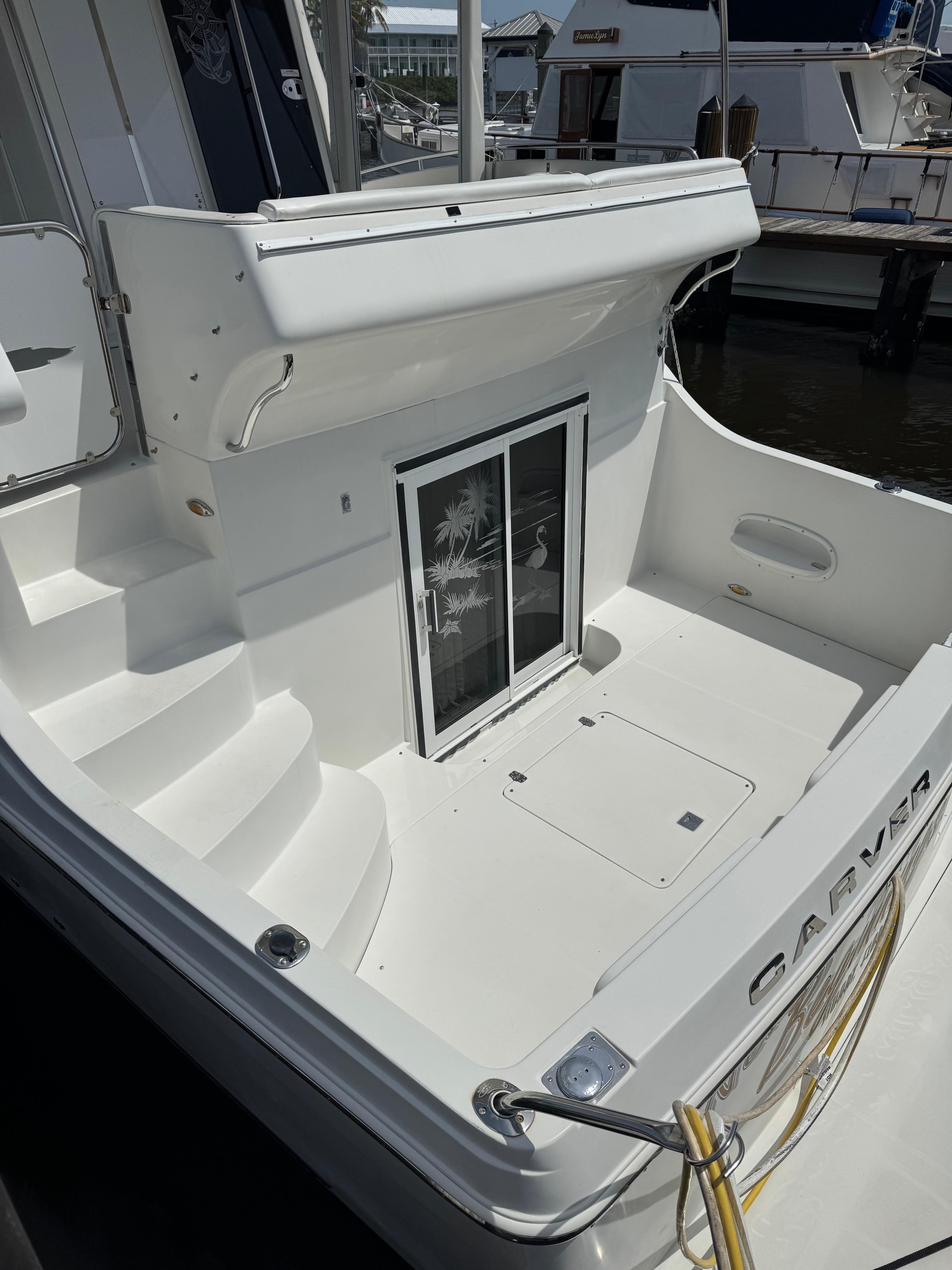 2005 Carver 41 Cockpit Motor Yacht - 6