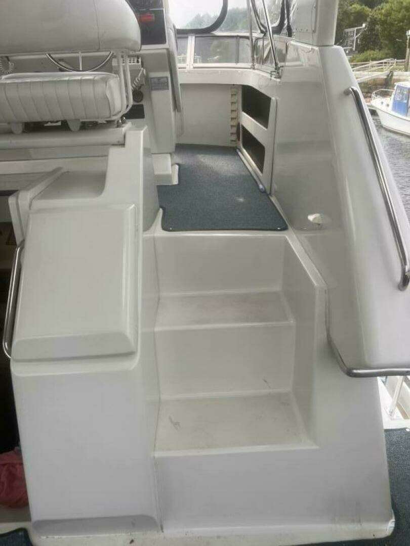 1994 Carver Aft Cabin Motor Yacht - Image 26