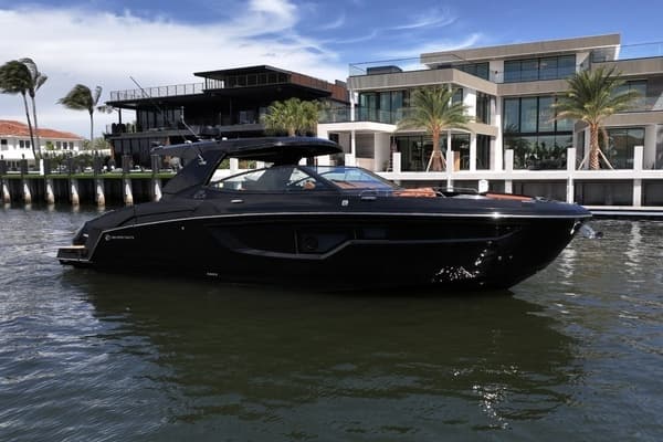 2022 Cruisers Yachts 38 GLS OB - Image 1