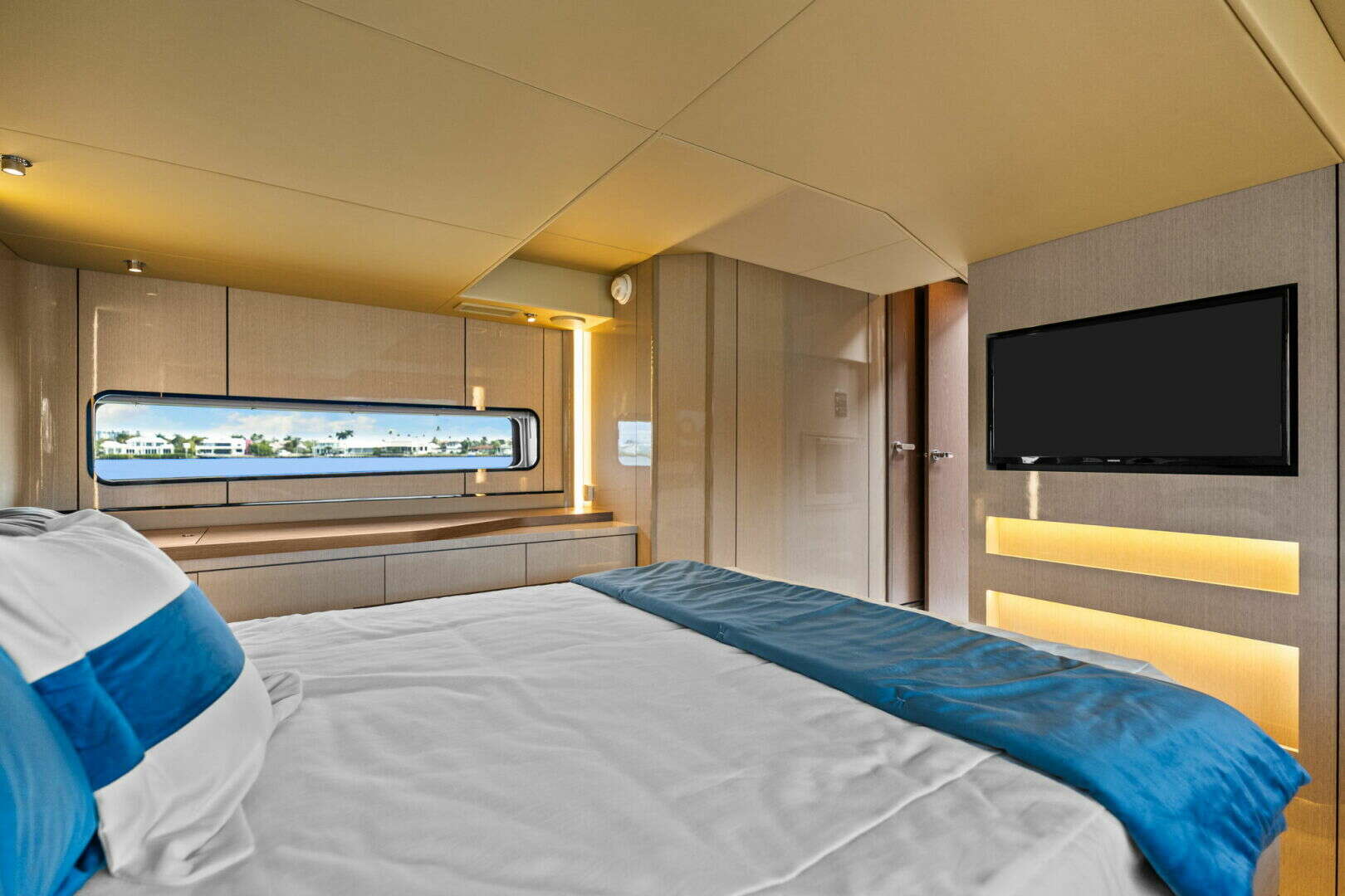 2026 Cruisers Yachts 57 FLY - Image 20