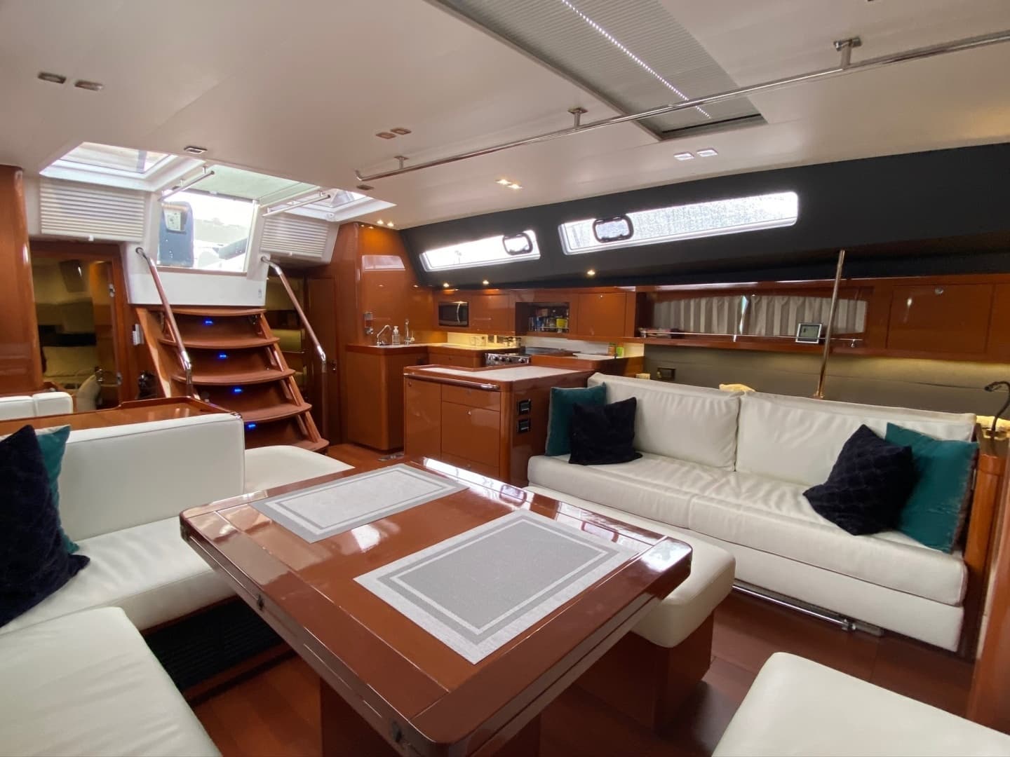 2016 Beneteau Oceanis 60 - Image 7