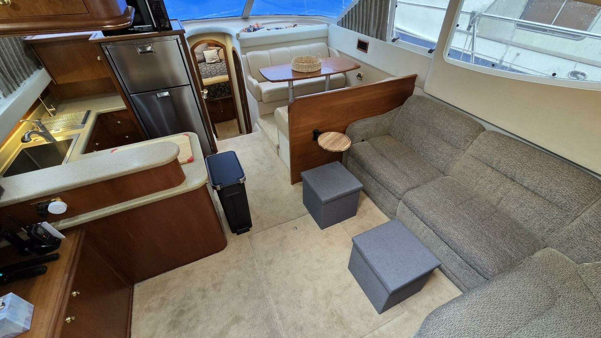 2000 Cruisers Yachts 4450 Express Motor Yacht - Image 29