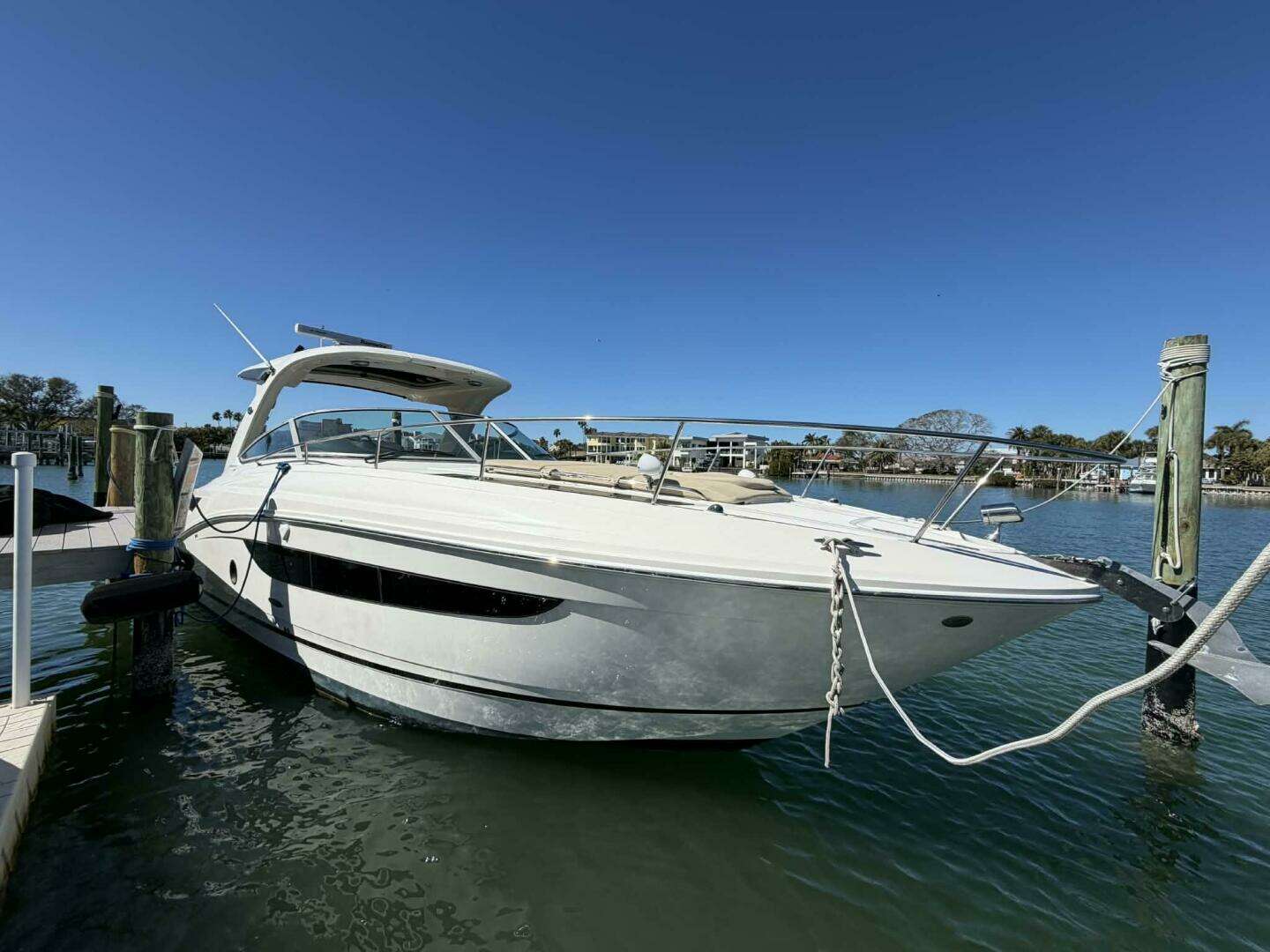 2016 Sea Ray 350 Sundancer - Image 3