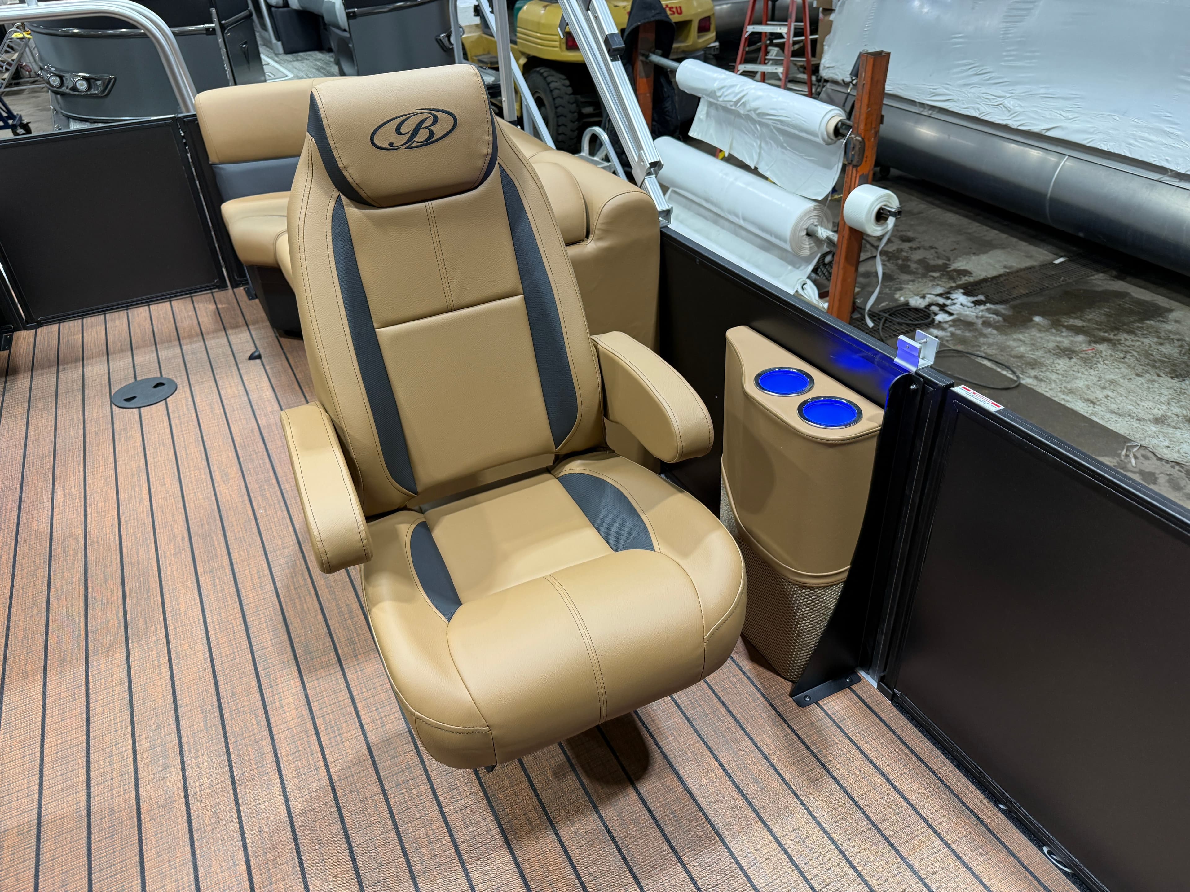 2026 Bentley Pontoons Legacy 300HP 243 Navigator Quad Lounge Tritoon - 14