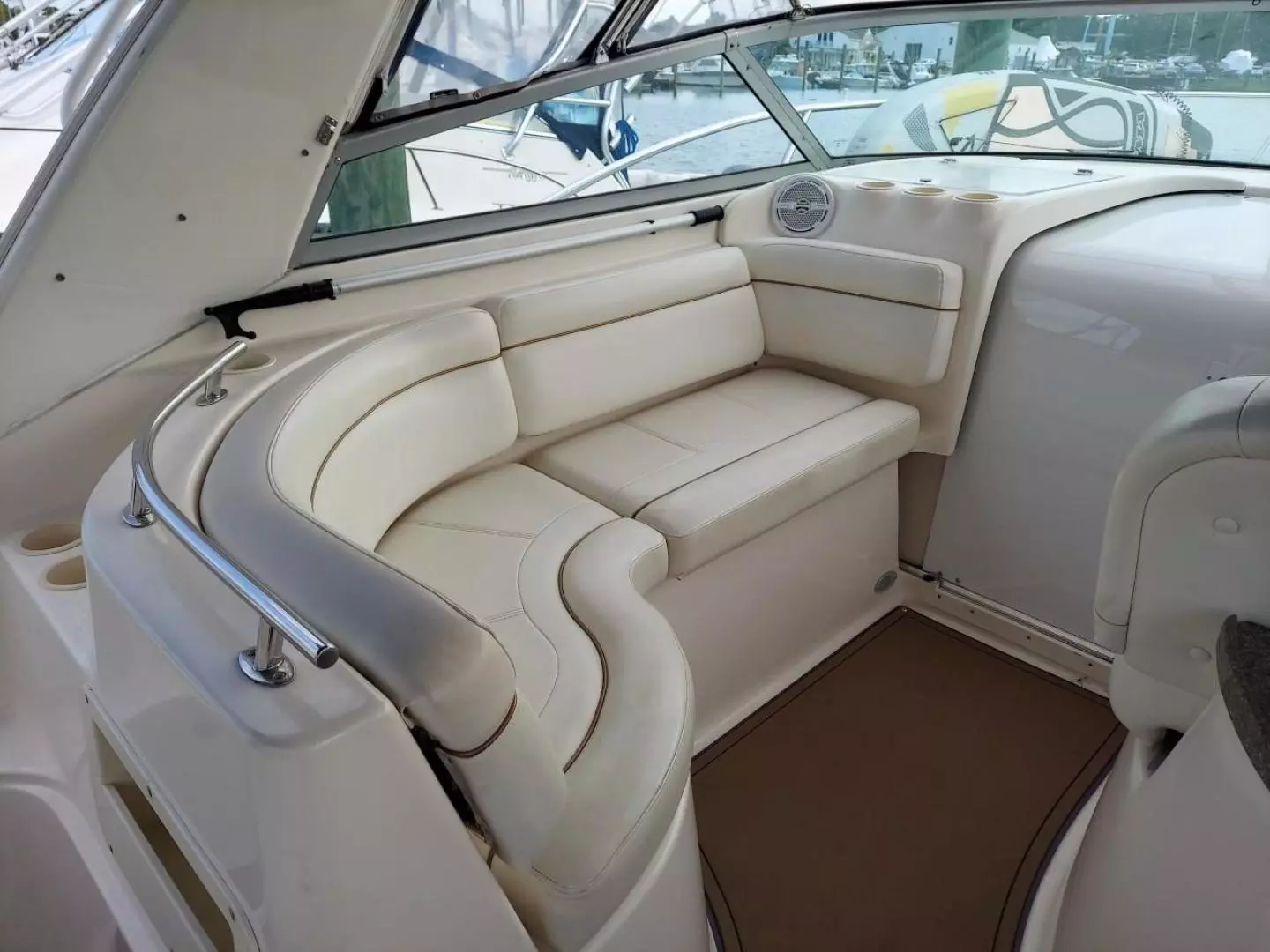 2004 Rinker 342 Fiesta Vee - Image 29